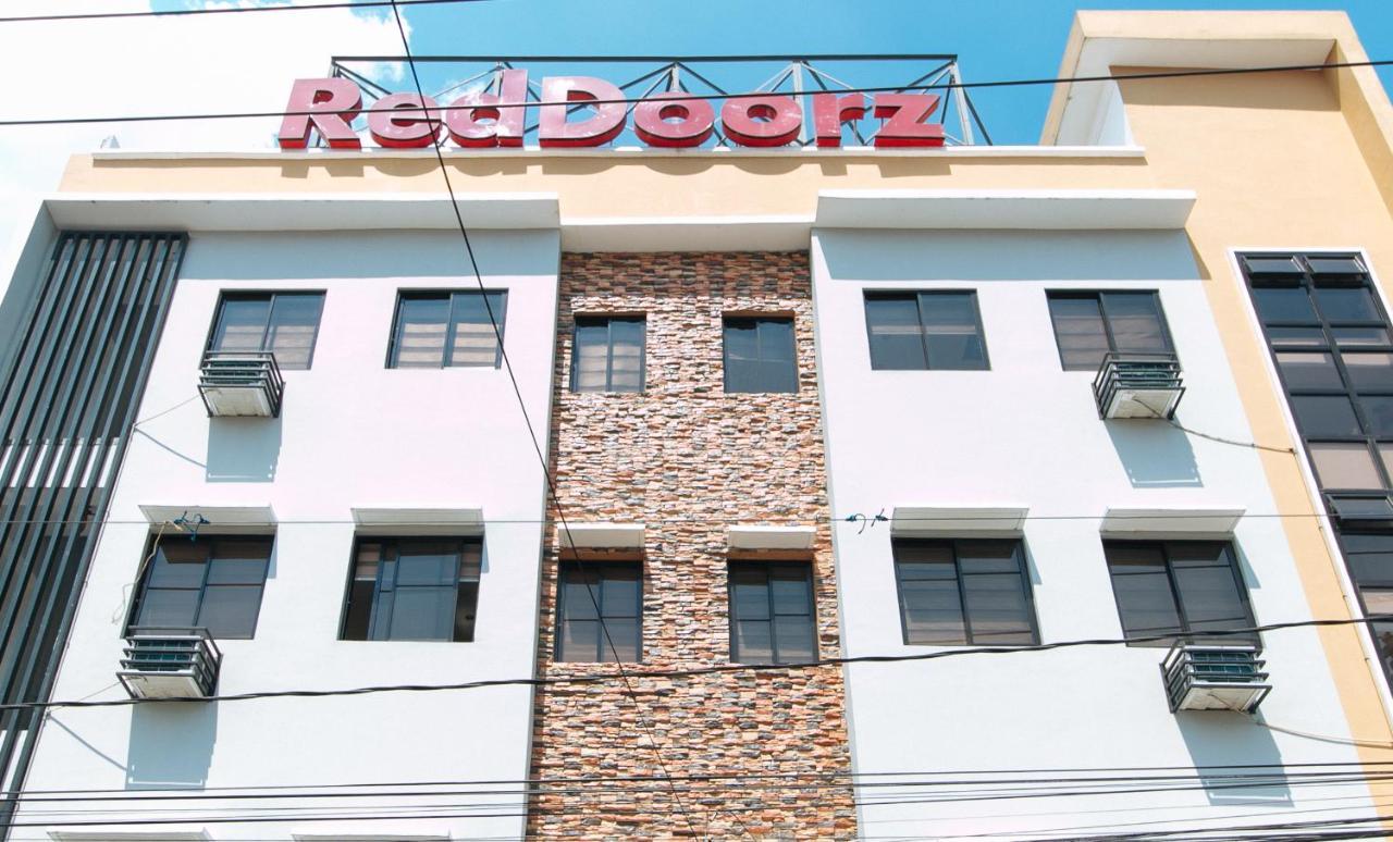 Reddoorz Near Sm Bicutan Hotel Paranaque City Eksteriør billede